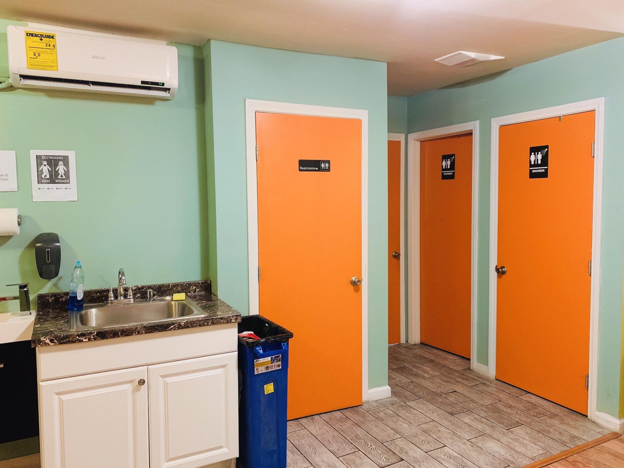 Albergue Melrose (adults Only)